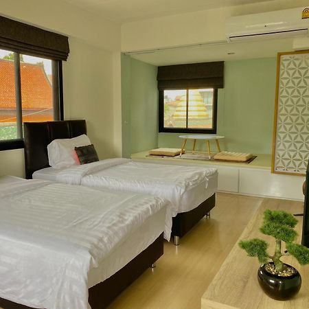 Baan Ploy In (Adults Only) Hostel Chiang Mai Luaran gambar