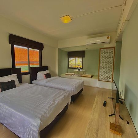Baan Ploy In (Adults Only) Hostel Chiang Mai Luaran gambar