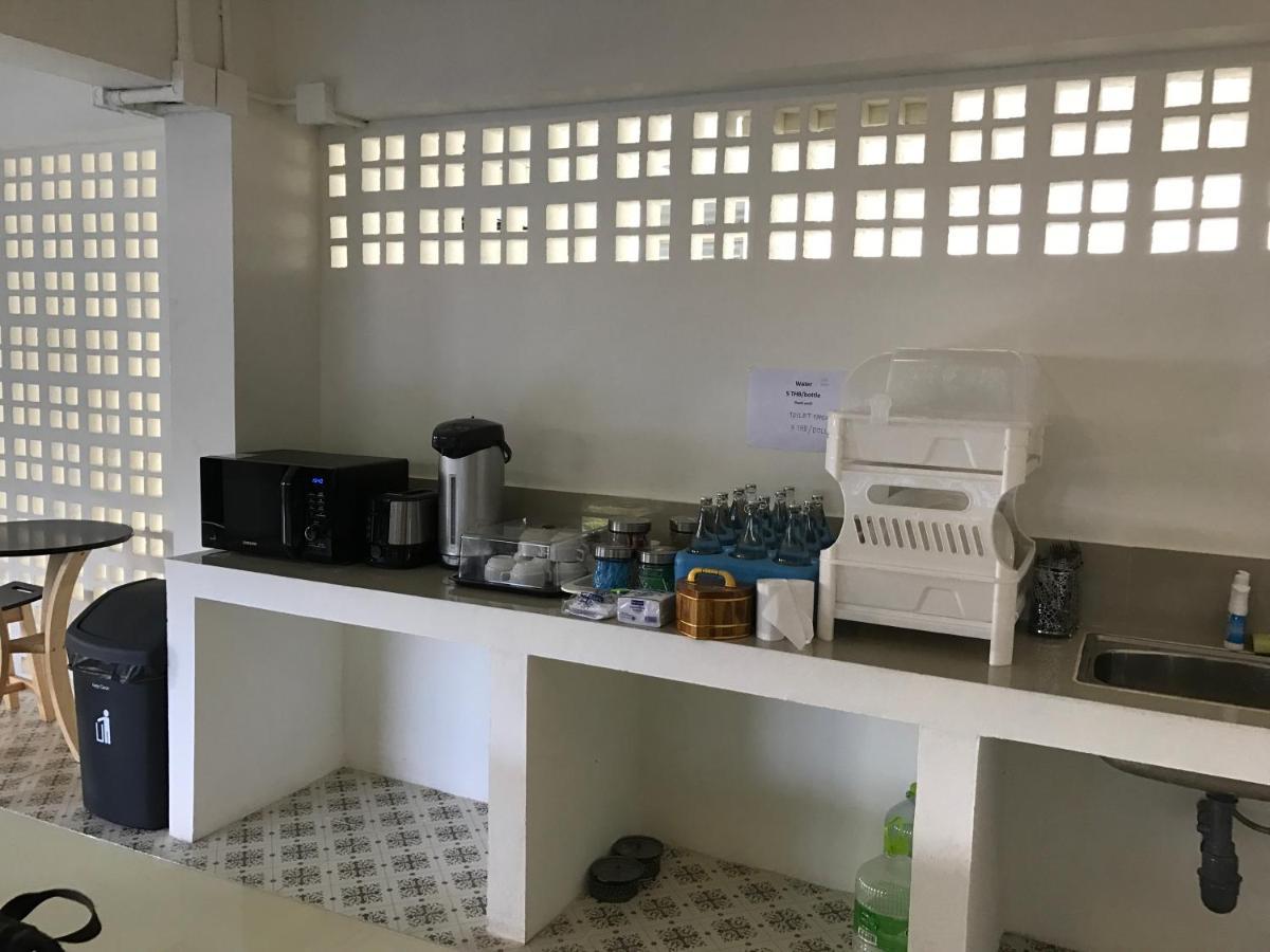 Baan Ploy In (Adults Only) Hostel Chiang Mai Luaran gambar