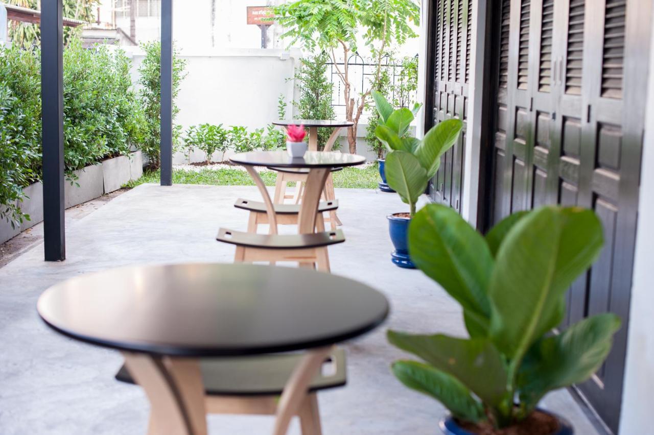 Baan Ploy In (Adults Only) Hostel Chiang Mai Luaran gambar