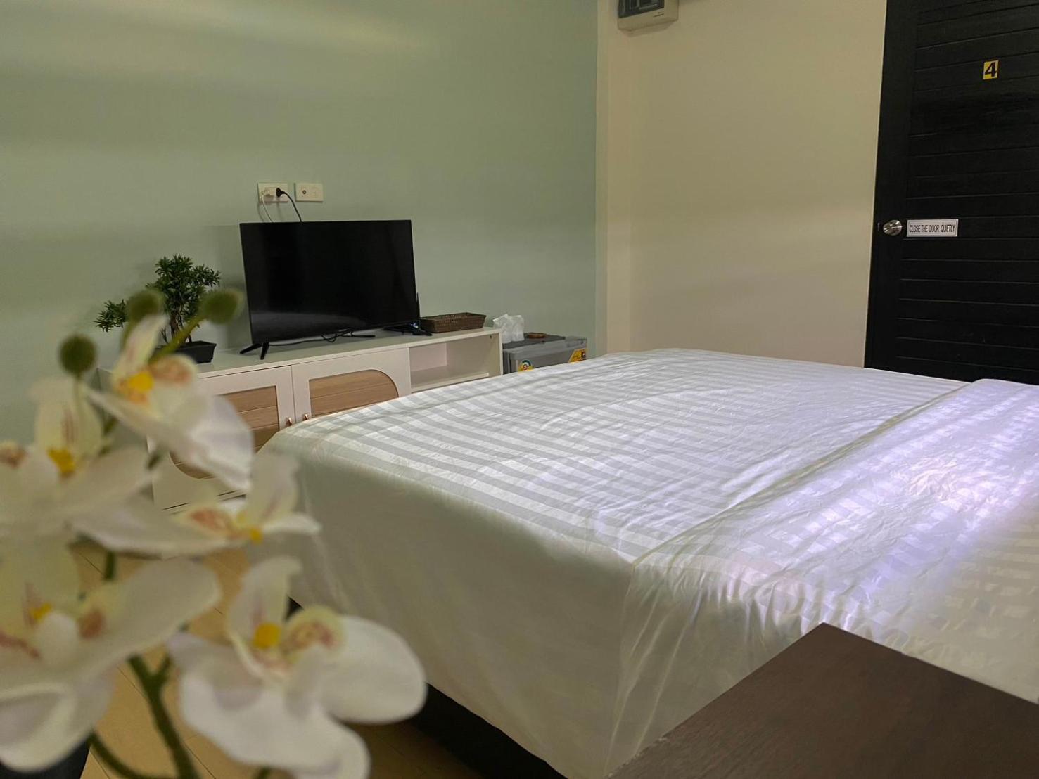 Baan Ploy In (Adults Only) Hostel Chiang Mai Luaran gambar