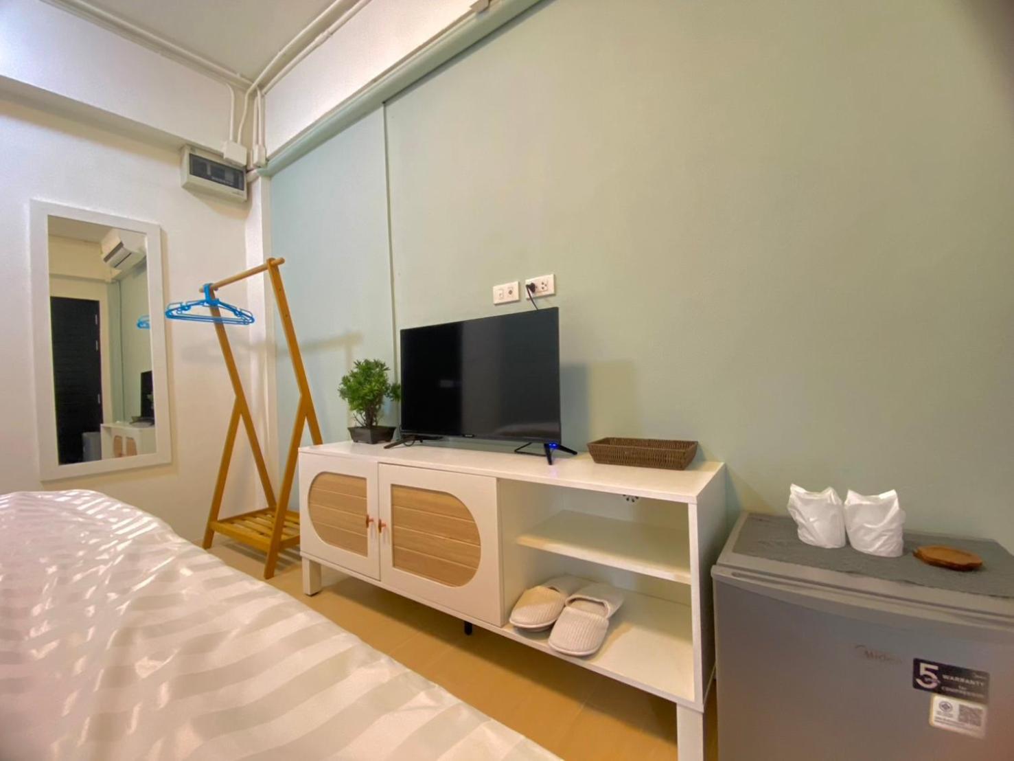 Baan Ploy In (Adults Only) Hostel Chiang Mai Luaran gambar