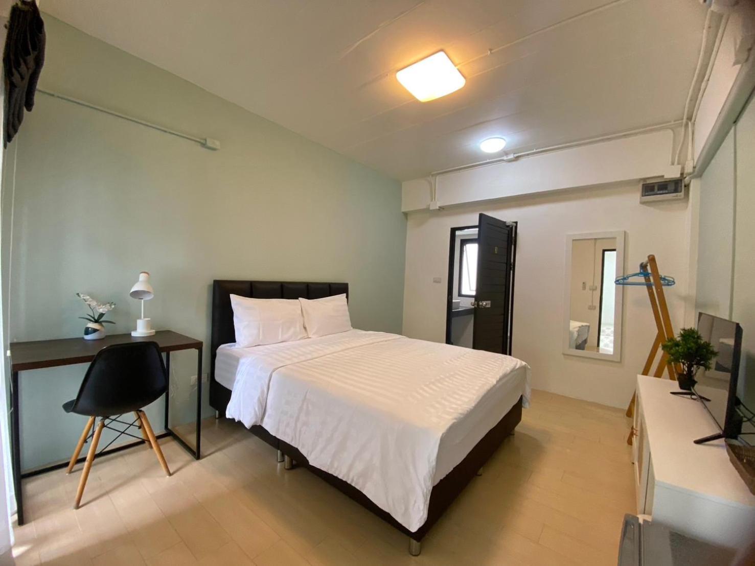 Baan Ploy In (Adults Only) Hostel Chiang Mai Luaran gambar