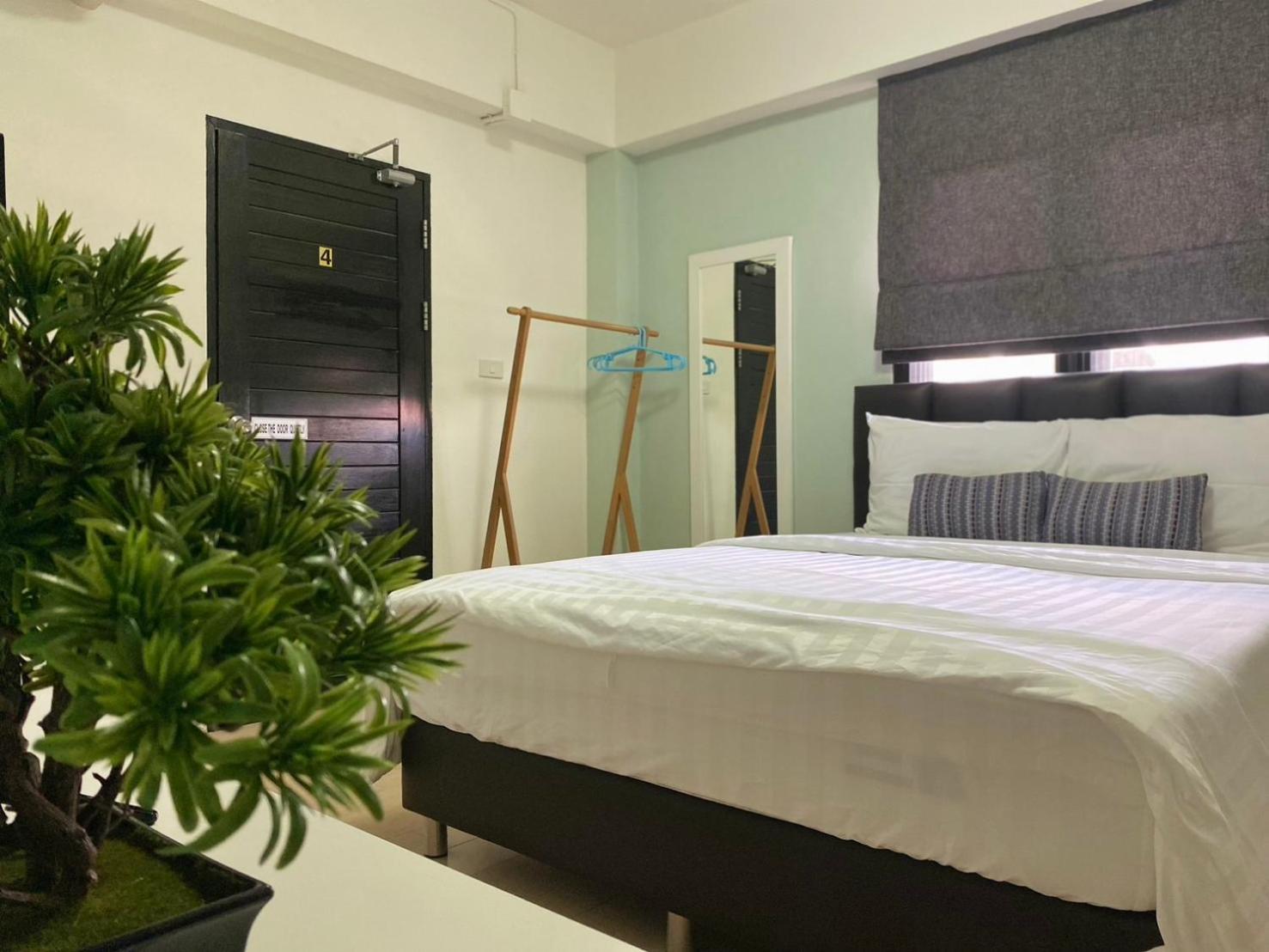 Baan Ploy In (Adults Only) Hostel Chiang Mai Luaran gambar