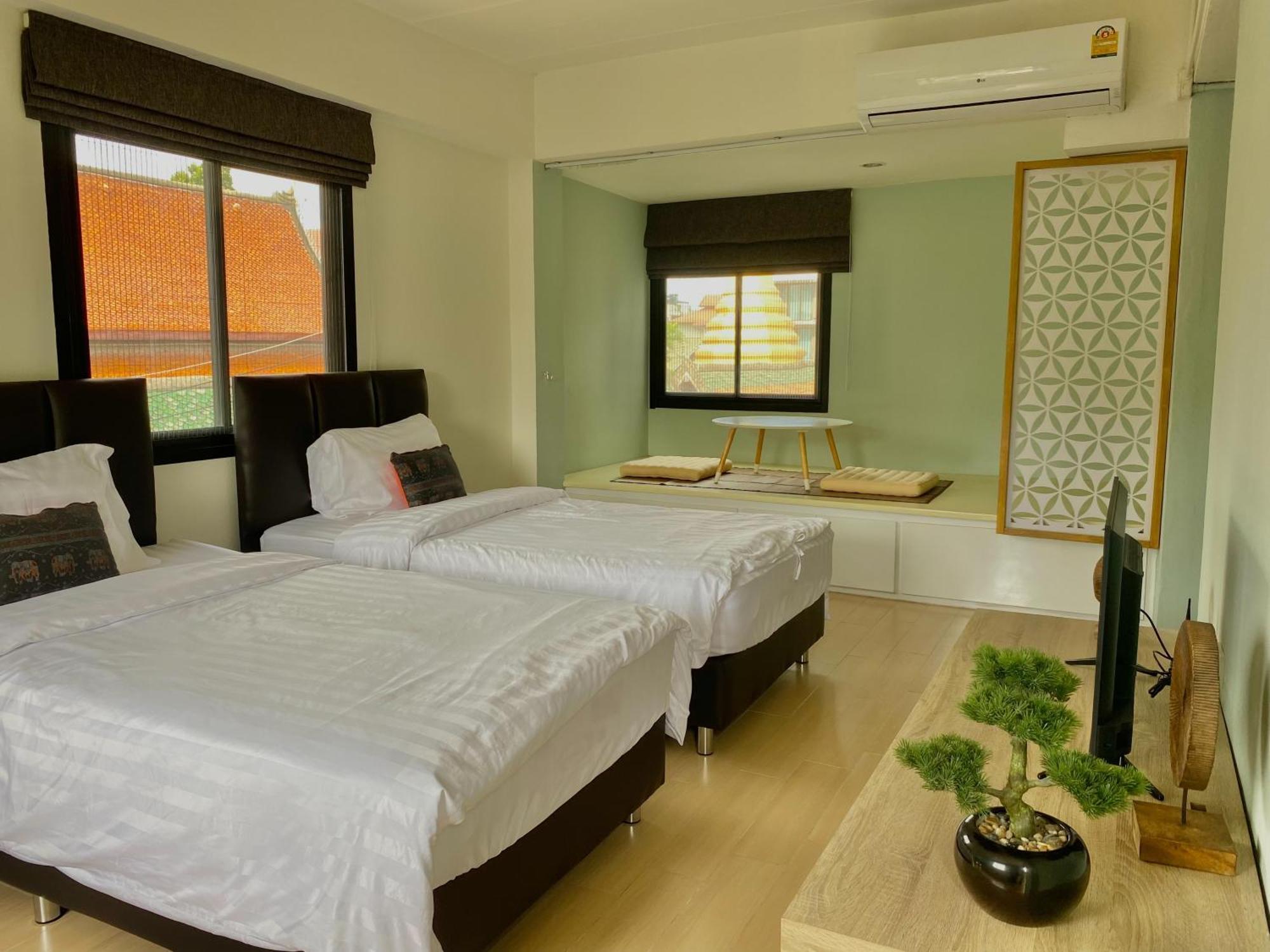 Baan Ploy In (Adults Only) Hostel Chiang Mai Luaran gambar
