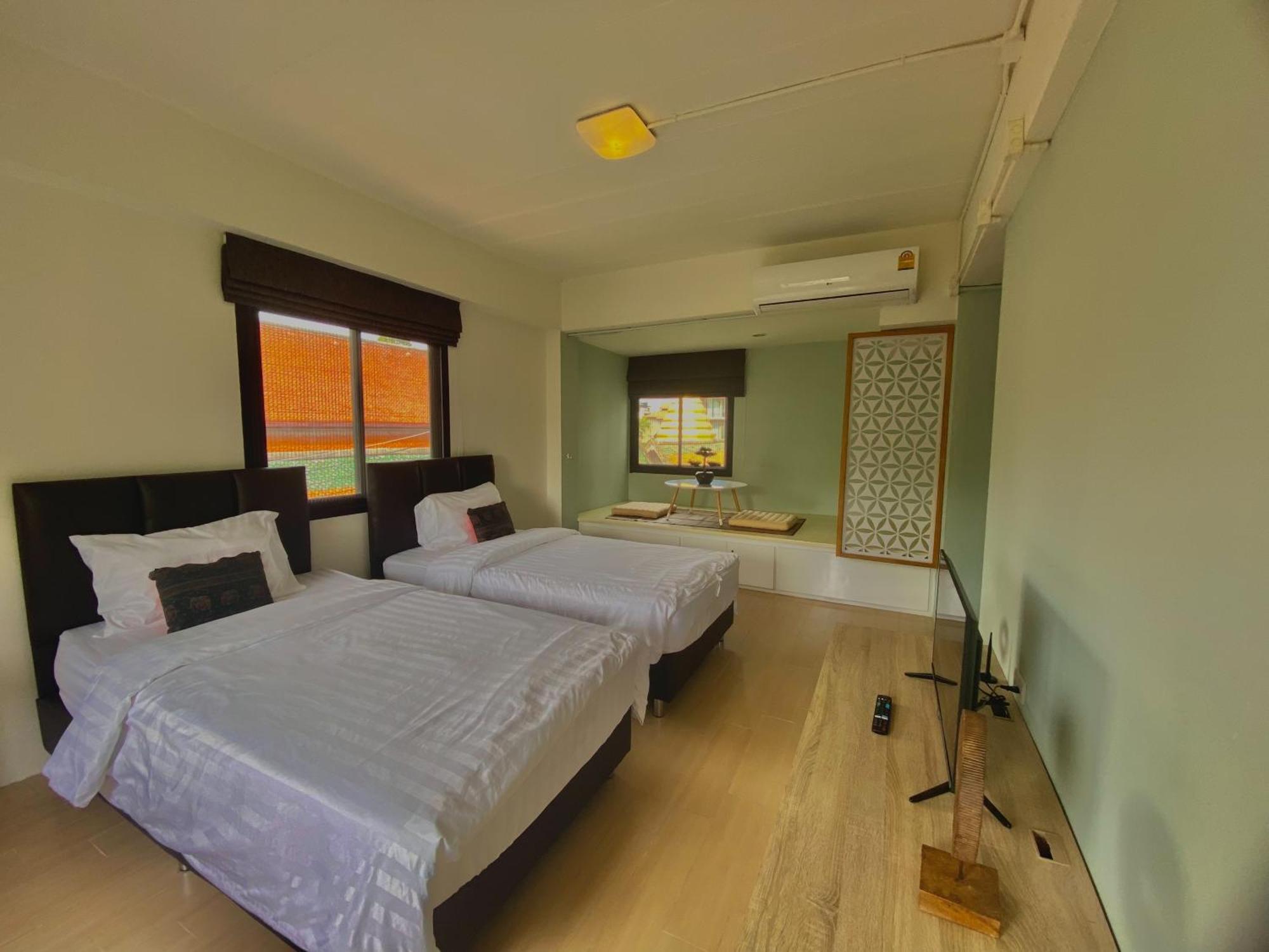 Baan Ploy In (Adults Only) Hostel Chiang Mai Luaran gambar