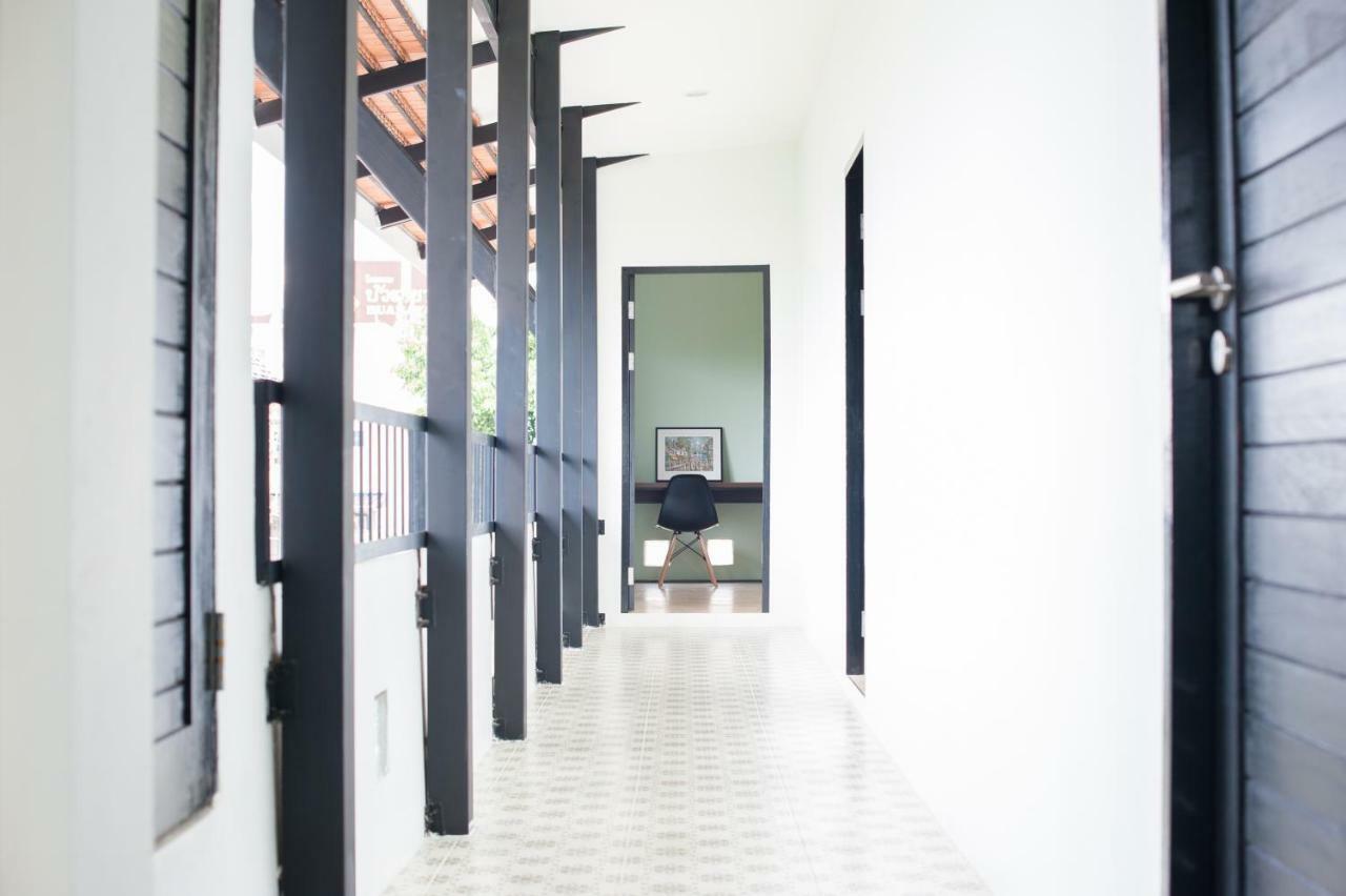 Baan Ploy In (Adults Only) Hostel Chiang Mai Luaran gambar