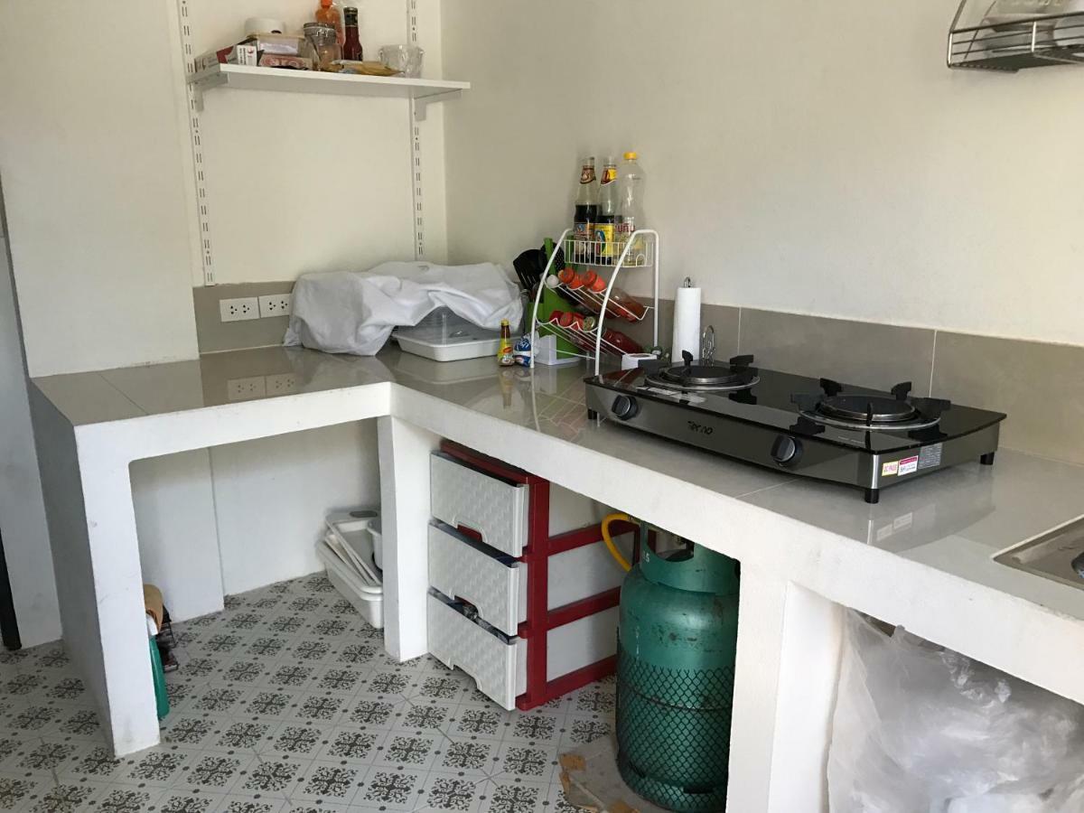 Baan Ploy In (Adults Only) Hostel Chiang Mai Luaran gambar