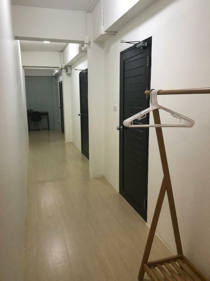 Baan Ploy In (Adults Only) Hostel Chiang Mai Luaran gambar