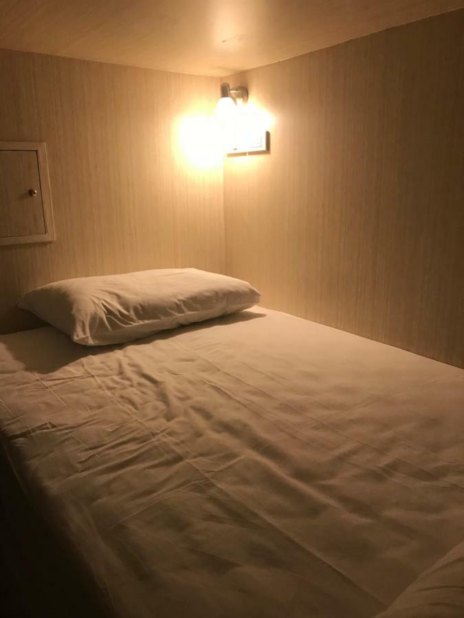Baan Ploy In (Adults Only) Hostel Chiang Mai Luaran gambar