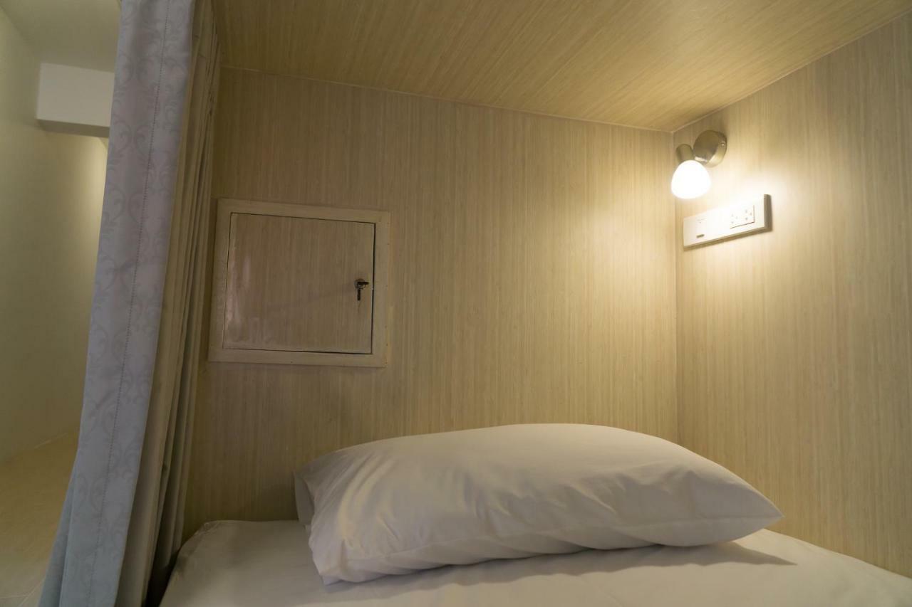 Baan Ploy In (Adults Only) Hostel Chiang Mai Luaran gambar