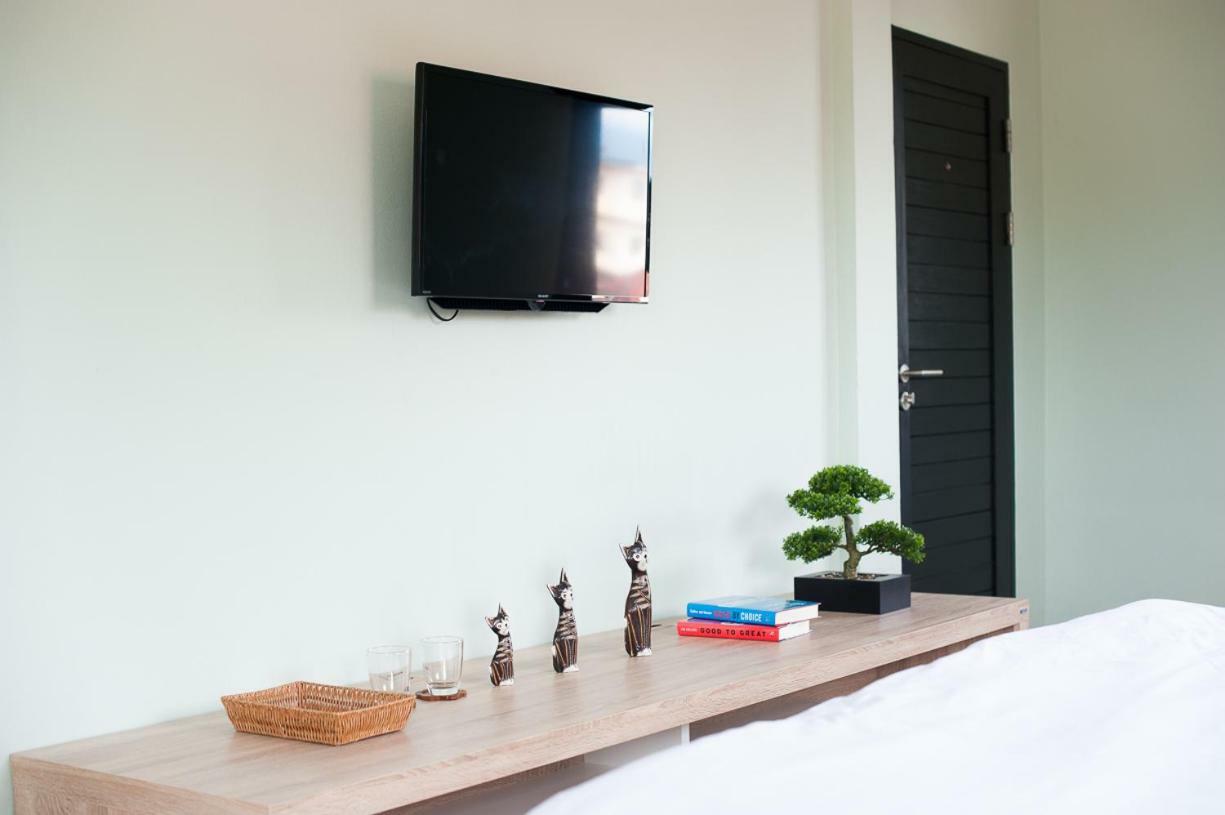 Baan Ploy In (Adults Only) Hostel Chiang Mai Luaran gambar