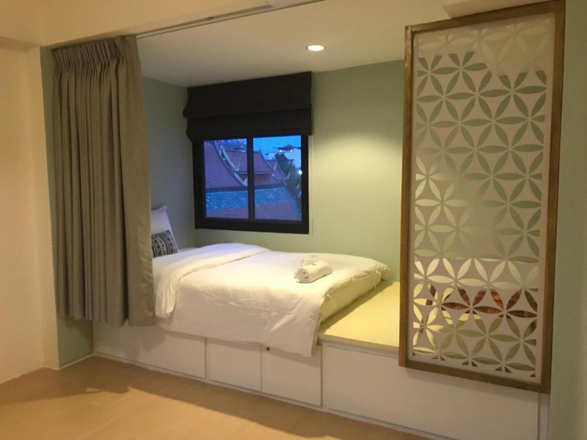 Baan Ploy In (Adults Only) Hostel Chiang Mai Luaran gambar